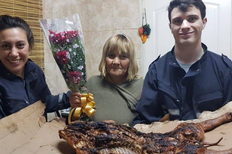 15 ganadores de la última Lechonada solidaria.