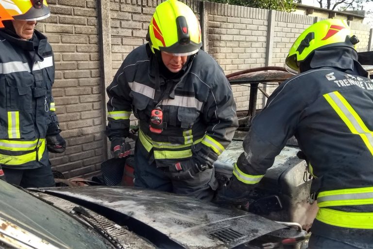 Incendio de Vehiculos en Barrio Centenario