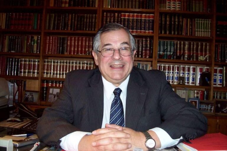 Dr. Ricardo Avelino Kurlat QEPD