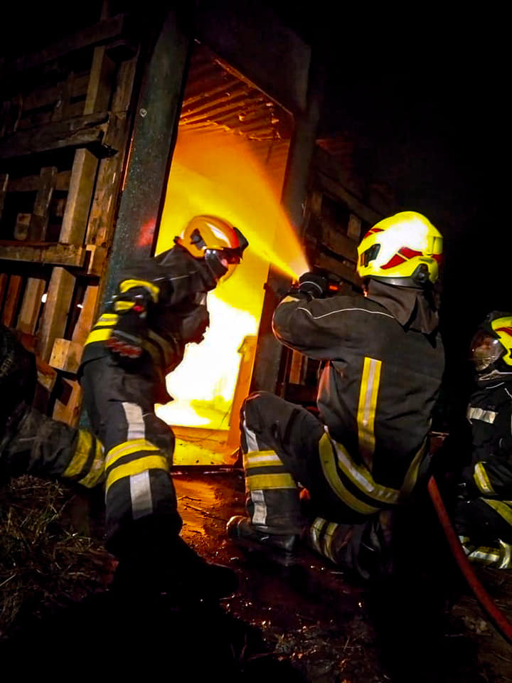 Capacitación en técnicas y control de incendios estructurales
